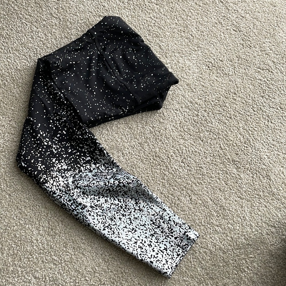 Like New Sprinkle Beyond Yoga Leggings